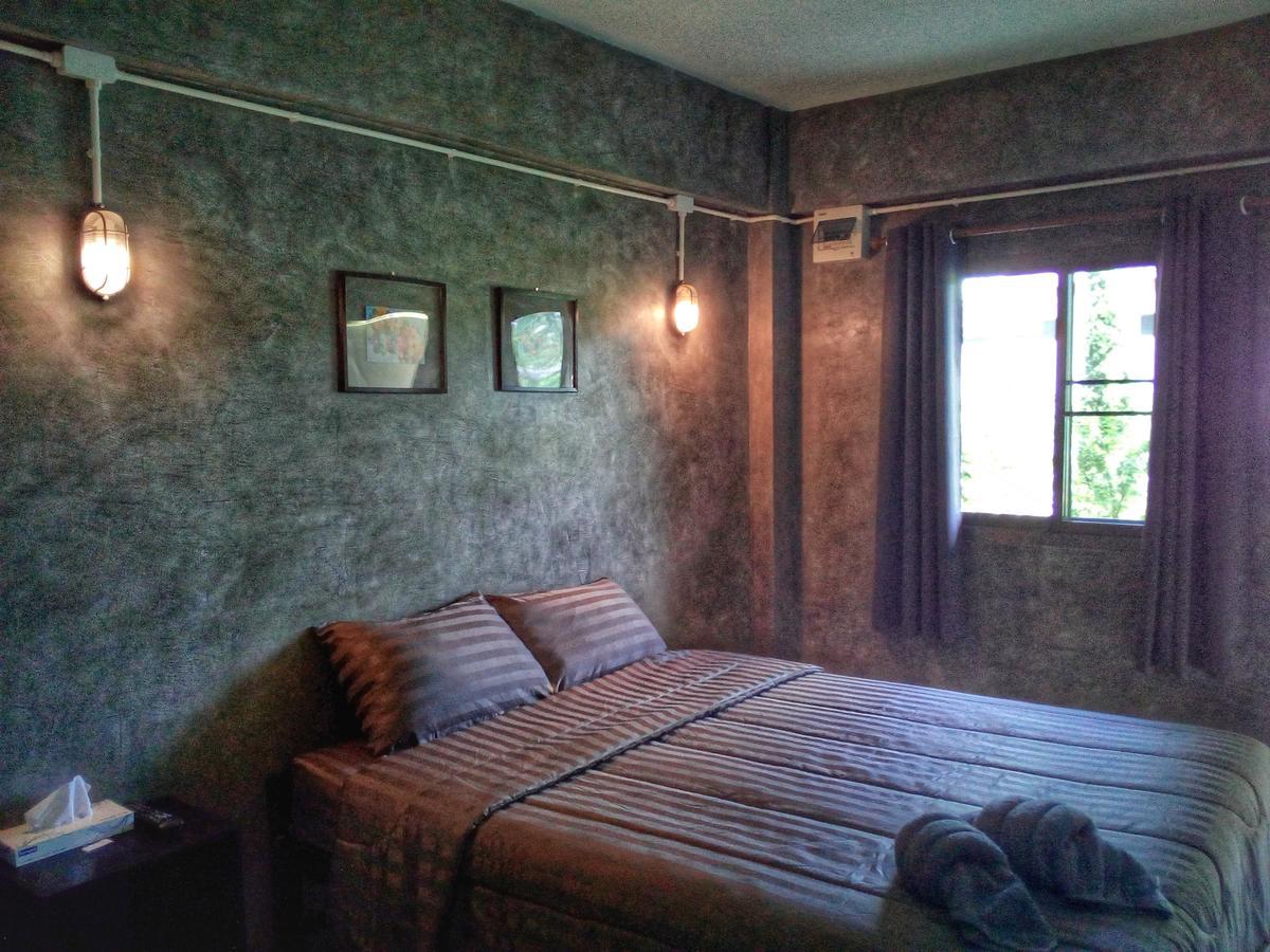 Отель 4Hearts Loft House Сураттхани Экстерьер фото