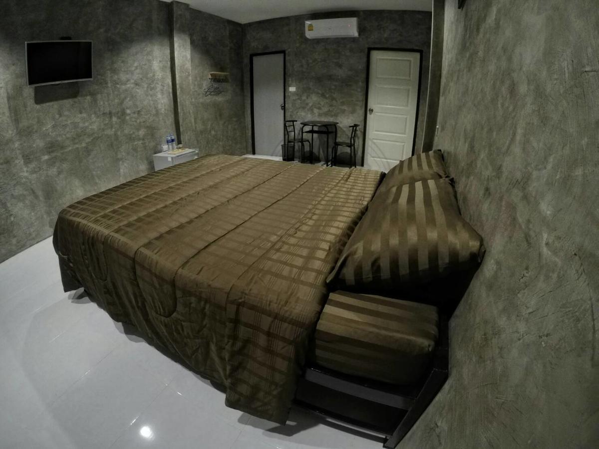 Отель 4Hearts Loft House Сураттхани Экстерьер фото