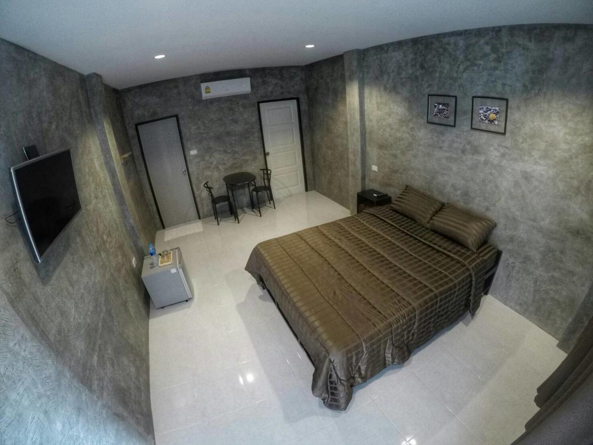 Отель 4Hearts Loft House Сураттхани Экстерьер фото