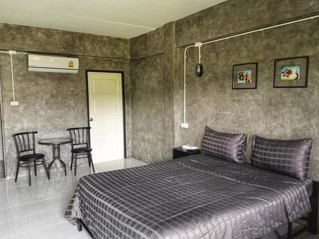 Отель 4Hearts Loft House Сураттхани Экстерьер фото